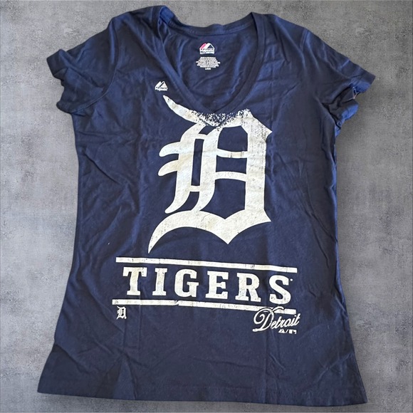 Majestic Tops - Detroit Tigers Women's L Navy Graphic T-Shirt Majestic MLB Distressed Logo Tee
